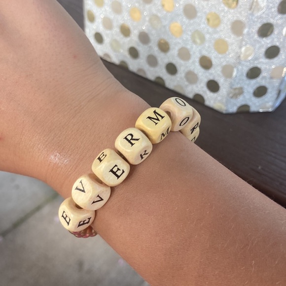 Taylor Swift Evermore Bracelett - Picture 2 of 4